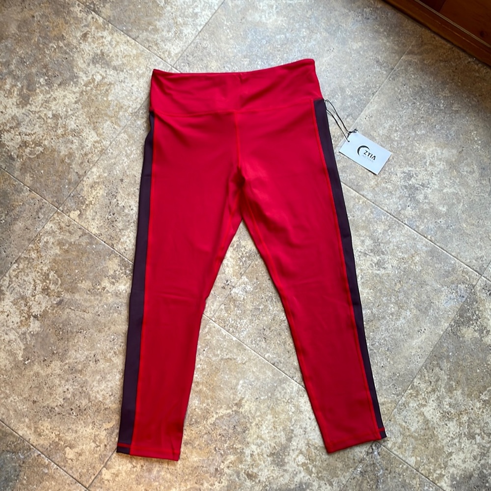 Women’s NWT Zyia size 12 red light n tight high rise 7/8 leggings - so soft!